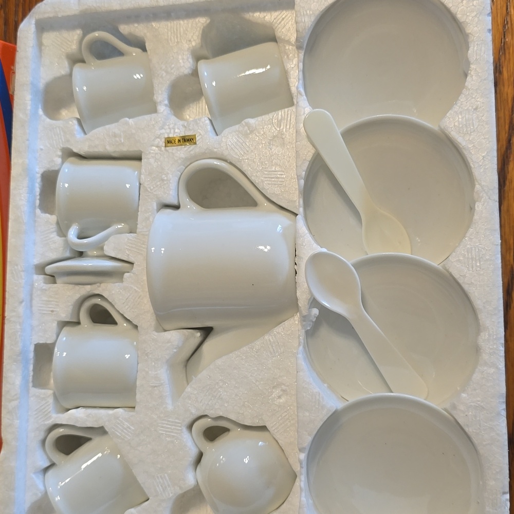 Ina Toy Tea Set - White - Picture 2 of 11